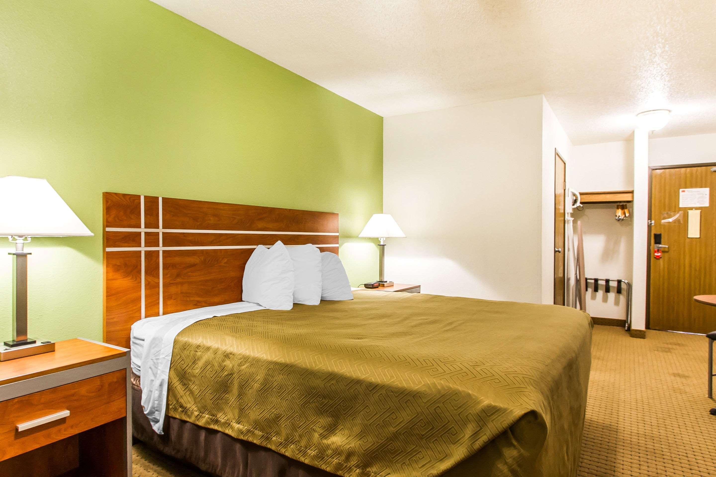 Econo Lodge & Suites Pekin Buitenkant foto