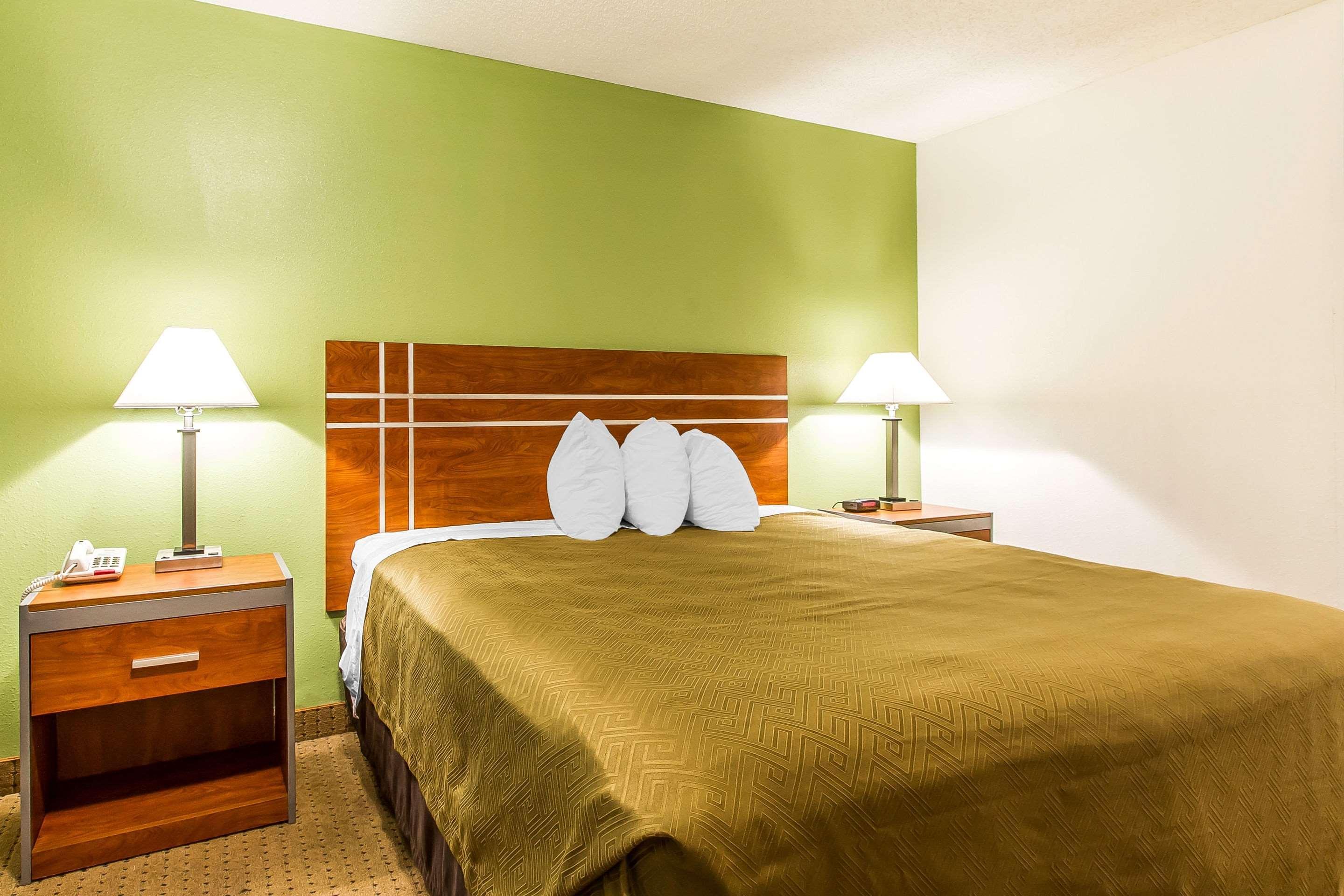 Econo Lodge & Suites Pekin Buitenkant foto