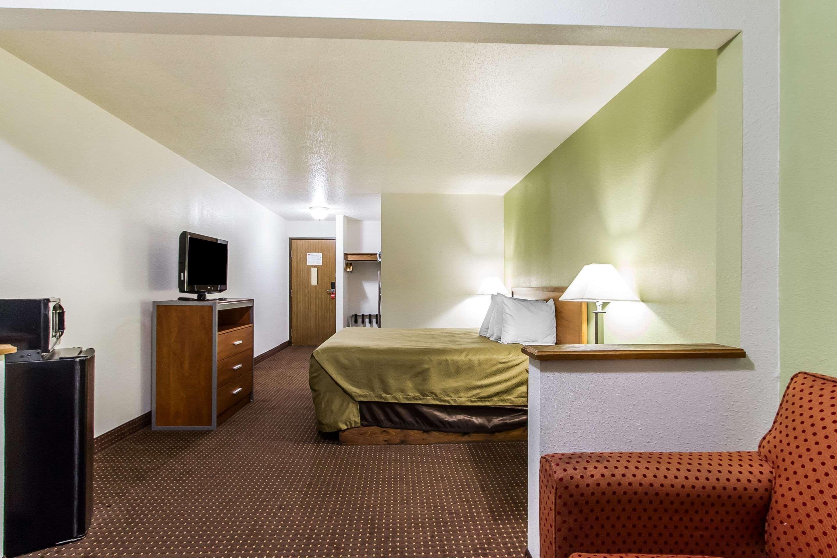 Econo Lodge & Suites Pekin Buitenkant foto