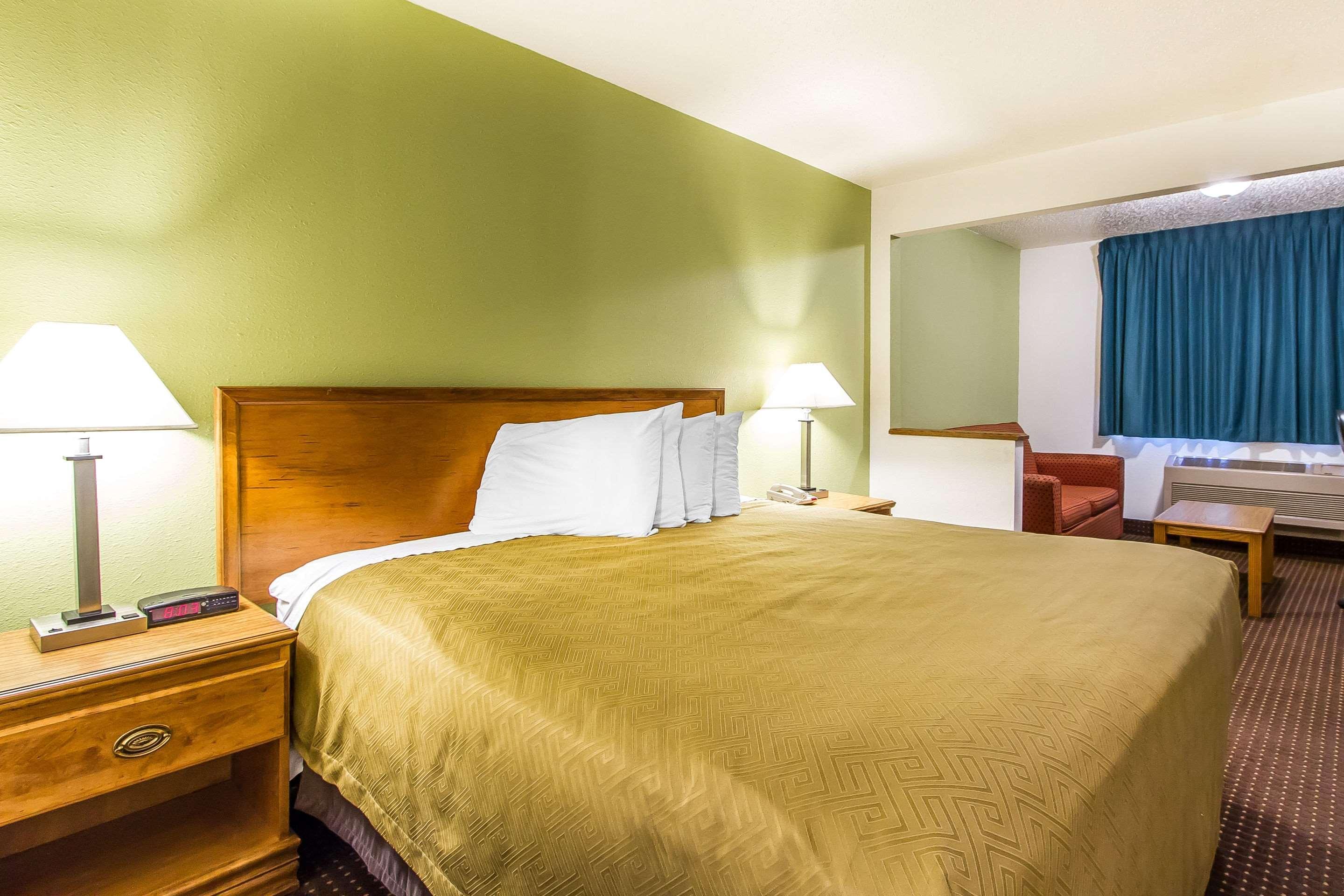 Econo Lodge & Suites Pekin Buitenkant foto