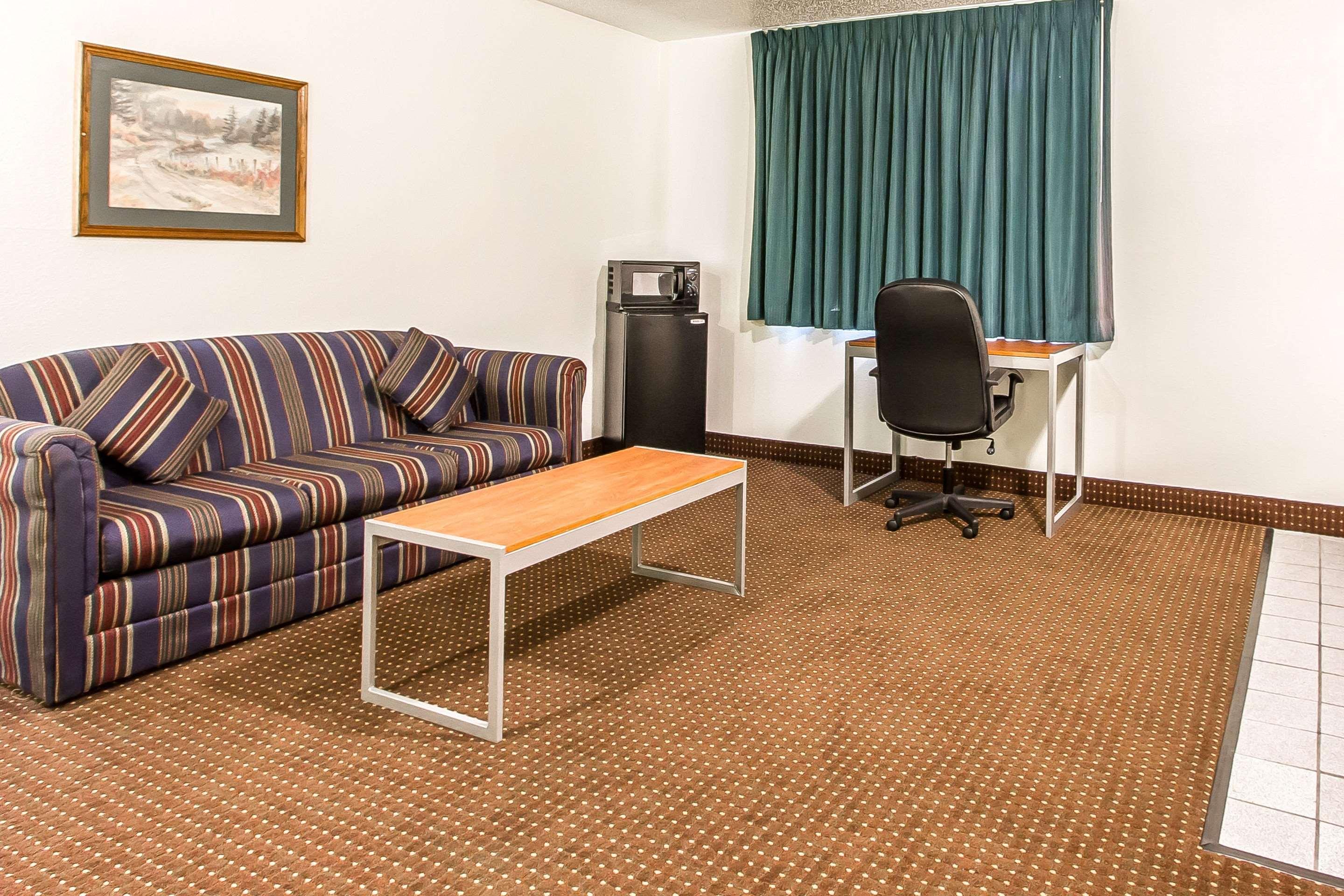 Econo Lodge & Suites Pekin Buitenkant foto