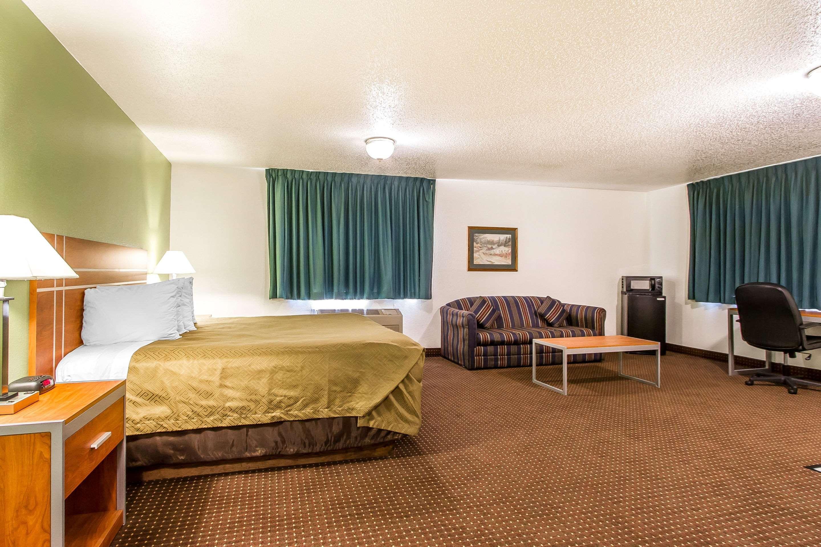 Econo Lodge & Suites Pekin Buitenkant foto