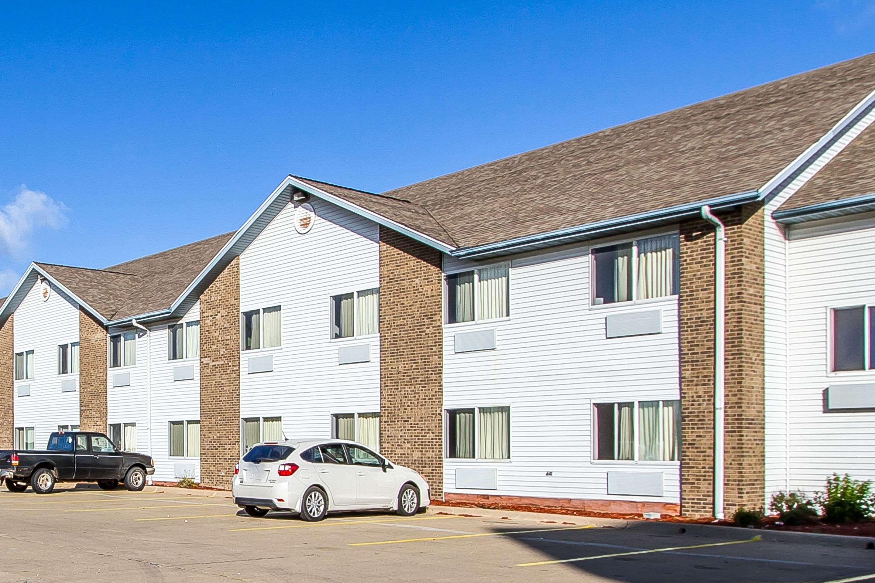 Econo Lodge & Suites Pekin Buitenkant foto