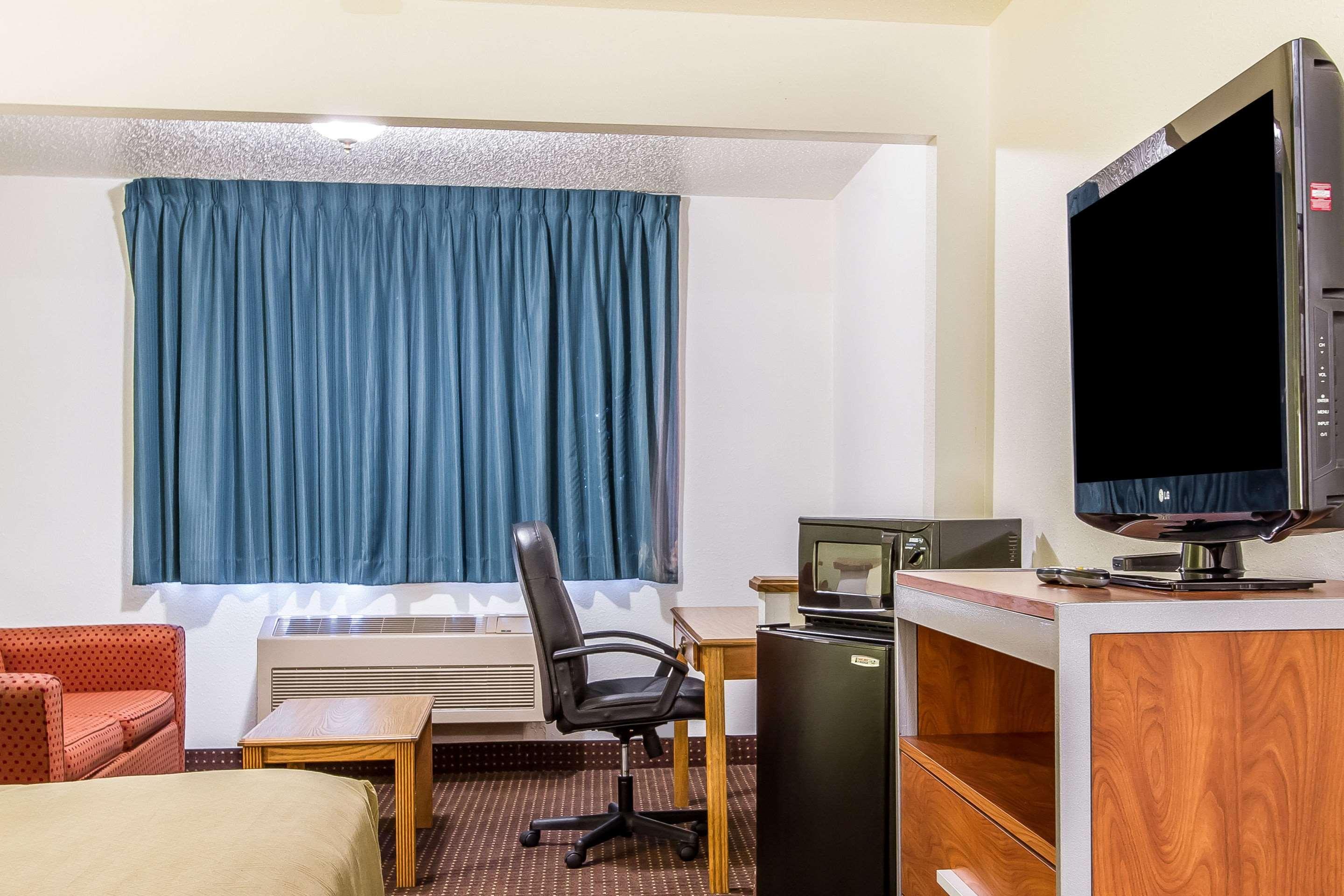 Econo Lodge & Suites Pekin Buitenkant foto