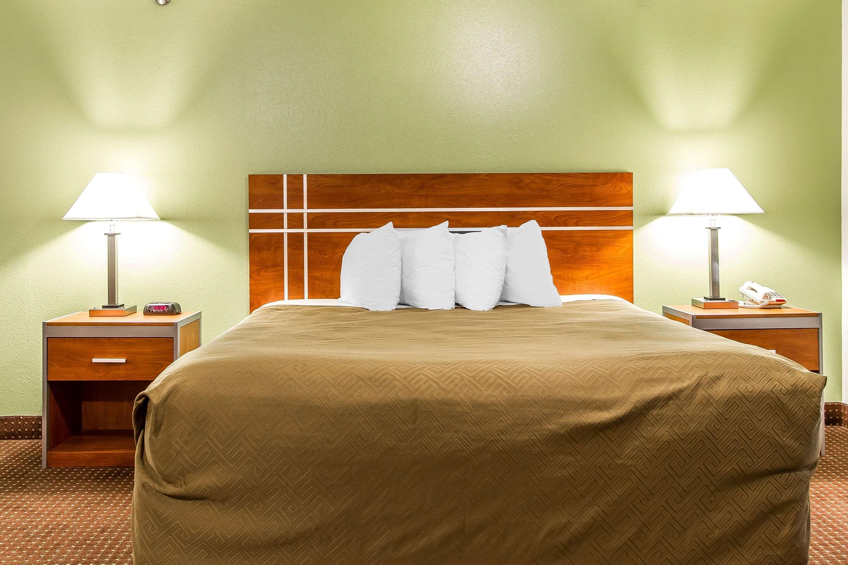 Econo Lodge & Suites Pekin Buitenkant foto