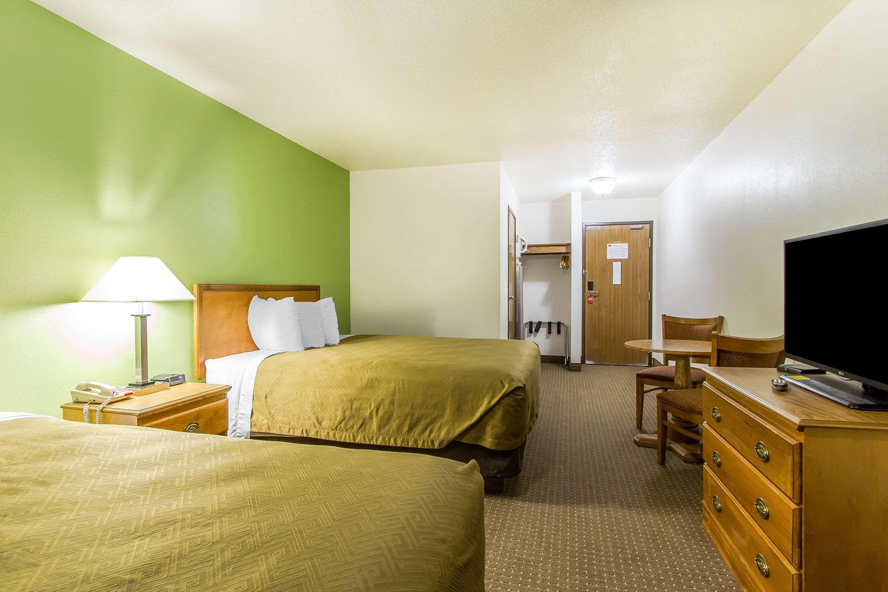 Econo Lodge & Suites Pekin Buitenkant foto