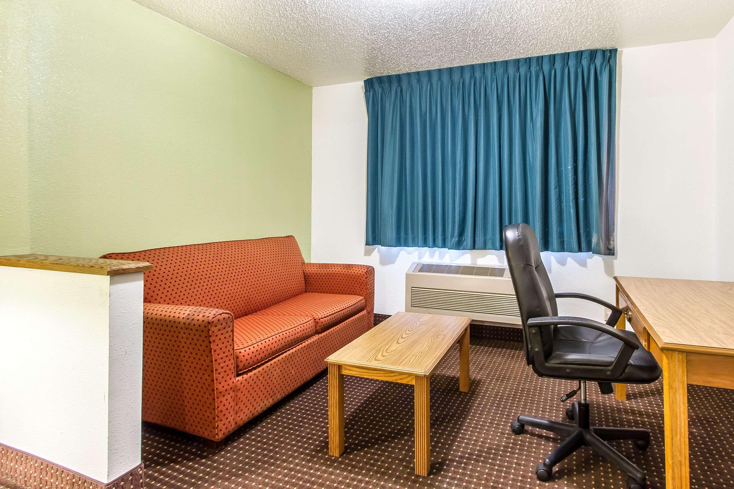 Econo Lodge & Suites Pekin Buitenkant foto