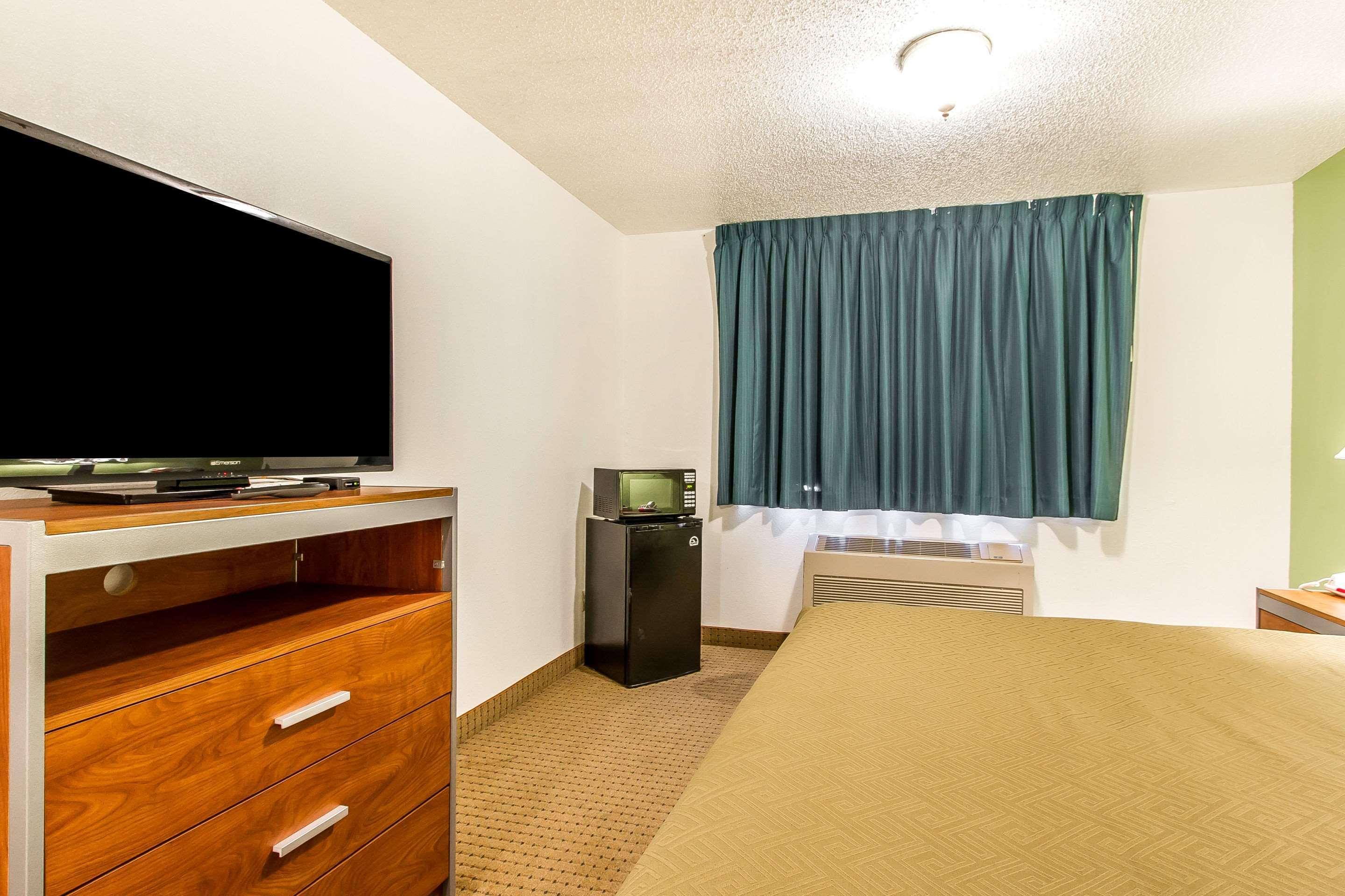 Econo Lodge & Suites Pekin Buitenkant foto