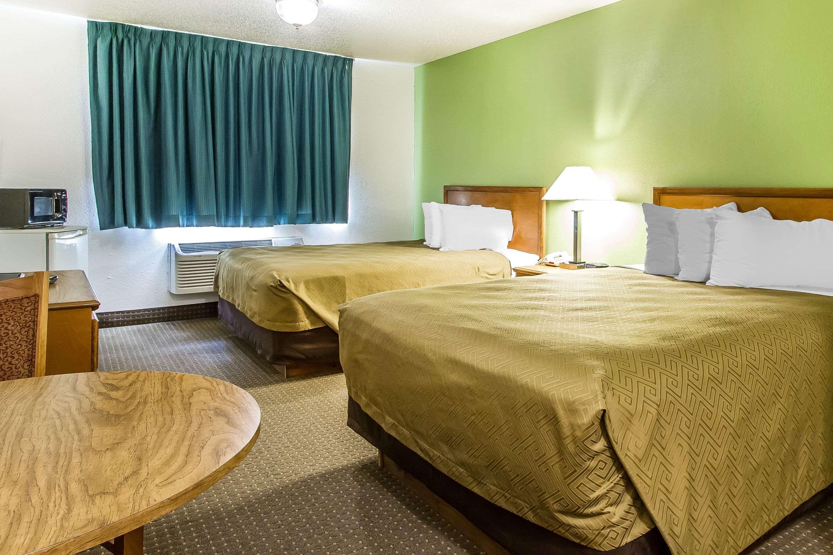 Econo Lodge & Suites Pekin Buitenkant foto