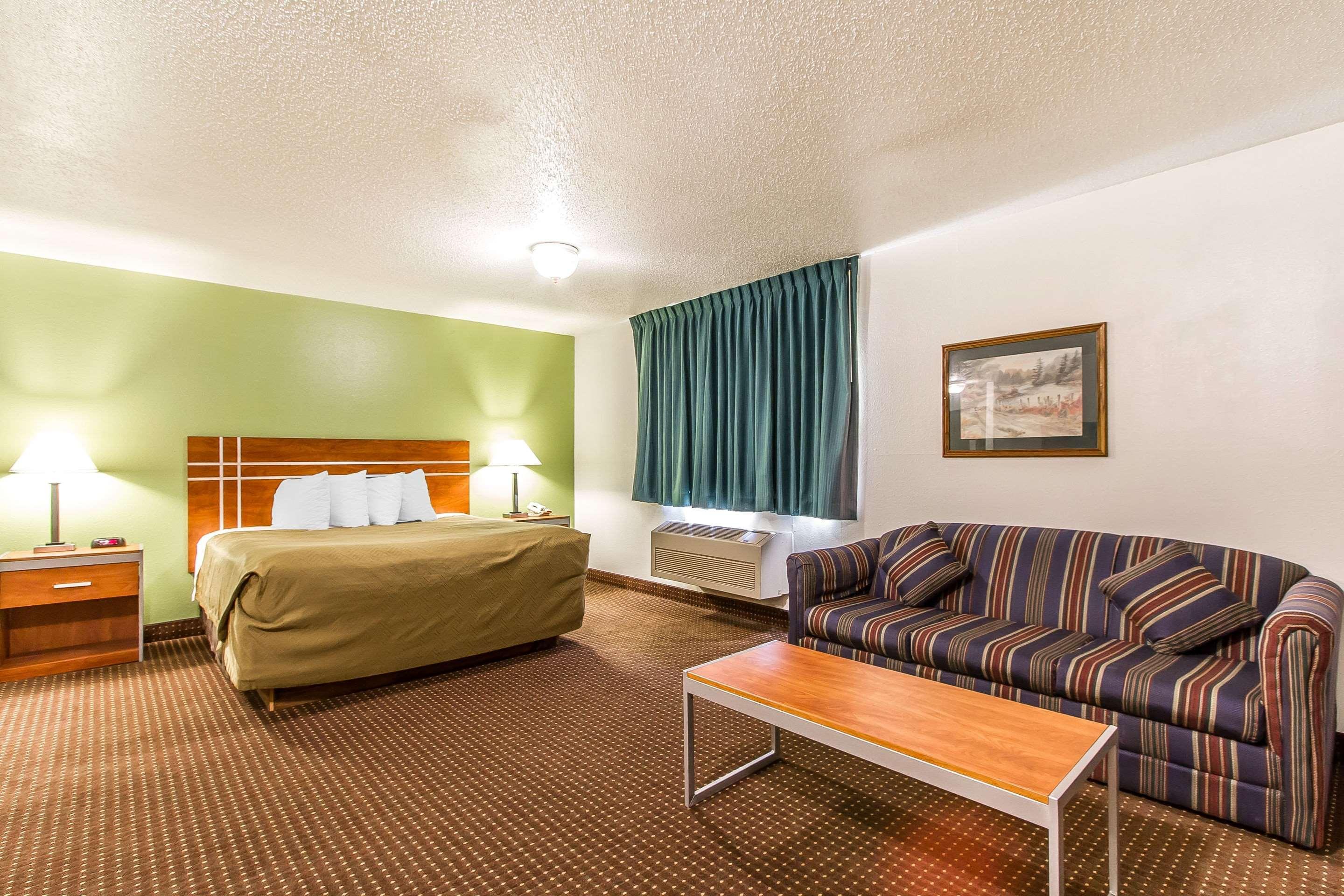 Econo Lodge & Suites Pekin Buitenkant foto