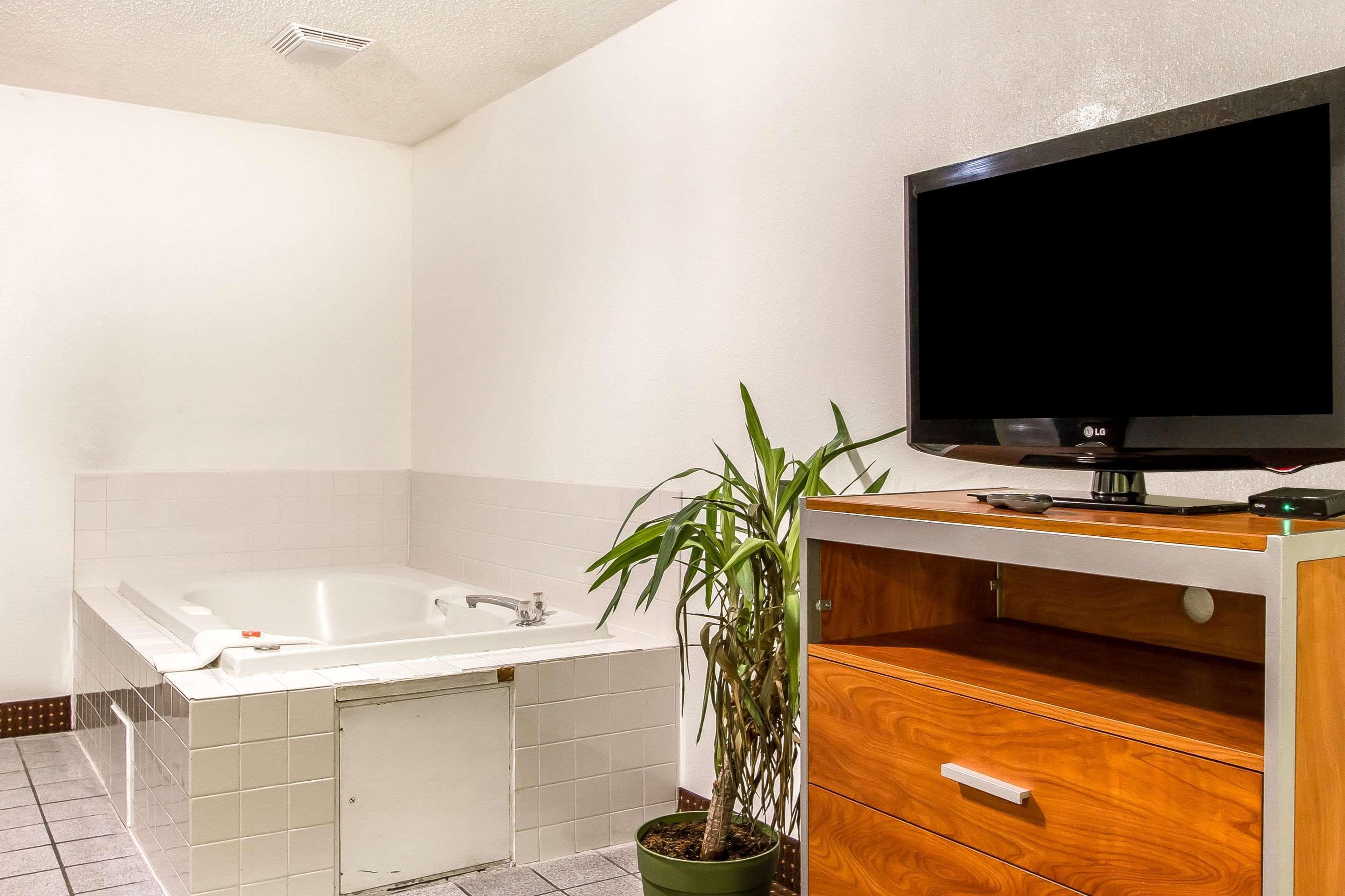 Econo Lodge & Suites Pekin Buitenkant foto