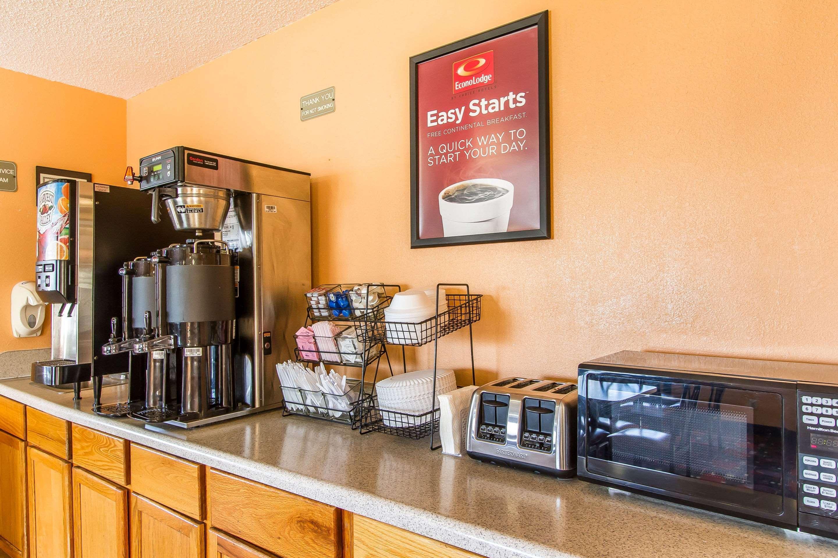 Econo Lodge & Suites Pekin Buitenkant foto